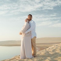 Penampilan Raffi Ahmad dan Nagita Slavina di gurun pasir bak foto prewedding. Foto: dok. Instagram/@raffinagita1717