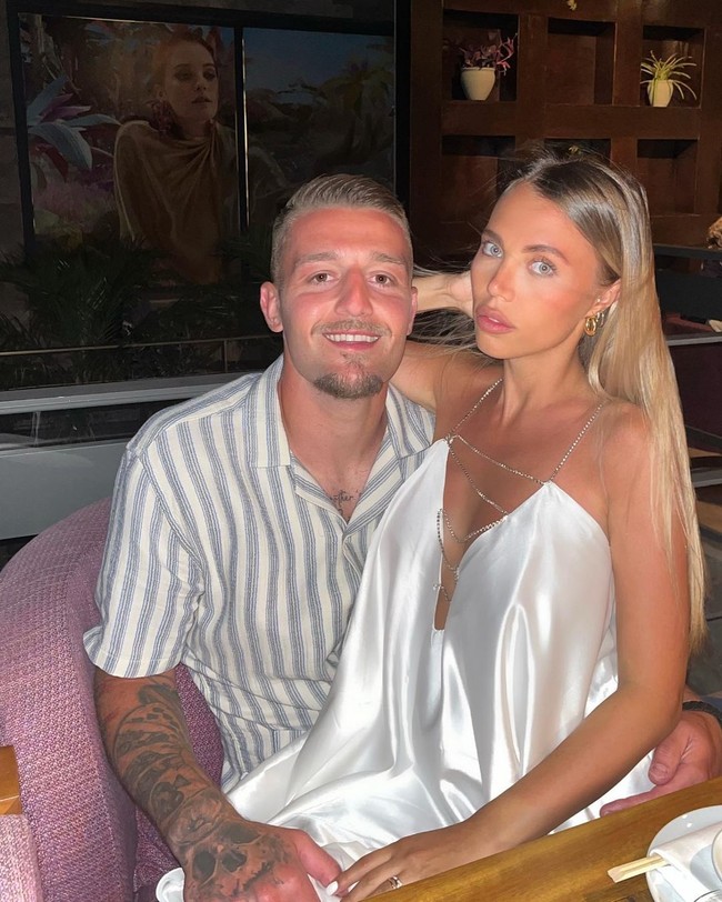 Sergej Milinkovic-Savic dan Natalija Ilic sudah bertunangan awal tahun ini. Mereka diketahui berpacaran sejak 2017.Foto: Instagram Natalija Ilic
