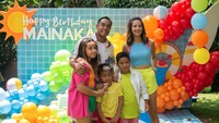 Nia Ramadhani juga tampak awet muda meski sudah punya tiga anak. Foto: Instagram/@ramadhaniabakrie