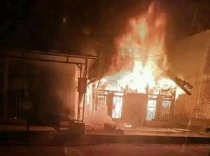 Pemuda Diduga ODGJ di Cianjur Ngamuk, Bacok Warga hingga Bakar 3 Rumah