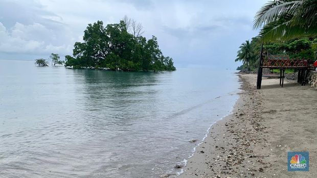 Pantai Tongke Lima, Alor Barat, Nusa Tenggara Timur. (CNBC Indonesia/ Maikel Jefriando)