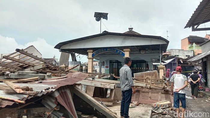 pasar kesamben terbakar