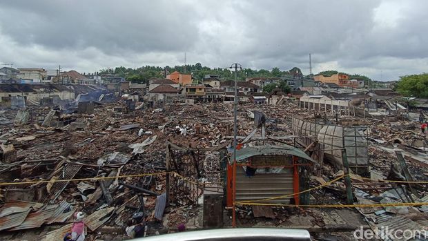 pasar kesamben terbakar