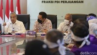 Soal draf RUU Omnibus Law Kesehatan yang kini beredar luas di masyarakat, Charles mengatakan hal itu yang menjadi kegelisahan para tenaga kesehatan yang akhirnya berdemonstrasi ke Gedung DPR hari ini. Namun, Charles menegaskan draf RUU yang beredar tersebut bukanlah berasal dari DPR.  