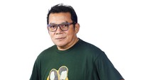 Mathias Muchus sebagai Ayah Sherina, Pak Darmawan. (Foto: dok. Miles Films/Base Entertainment)