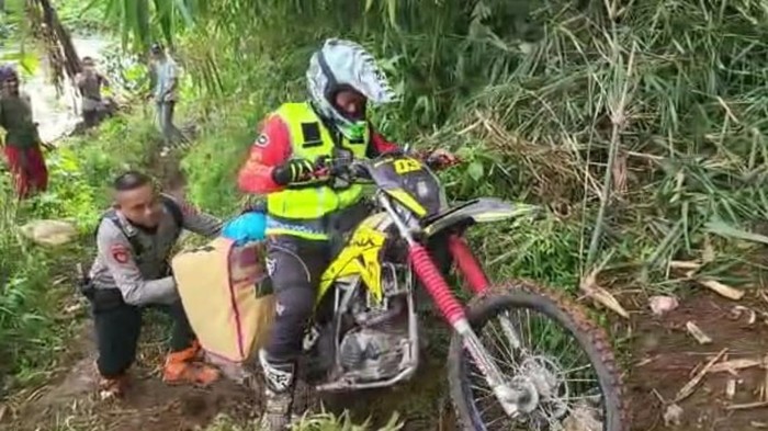 Polisi kirim bantuan pakai motor trail
