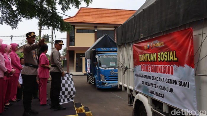 polres Bojonegoro sumbang bantuan untuk korban gempa Cianjur