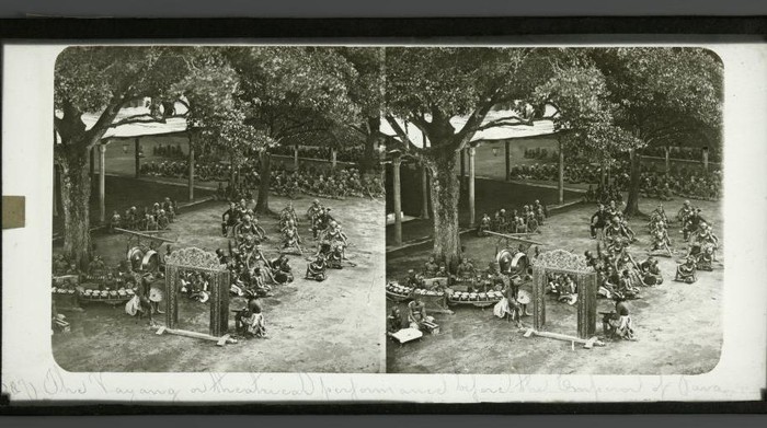 Foto-foto lawas kehidupan Indonesia di berbagai kota terangkum dalam jepretan di bawah ini. Rentang waktunya terjadi antara tahun 1857 hingga 1864. Penasaran?