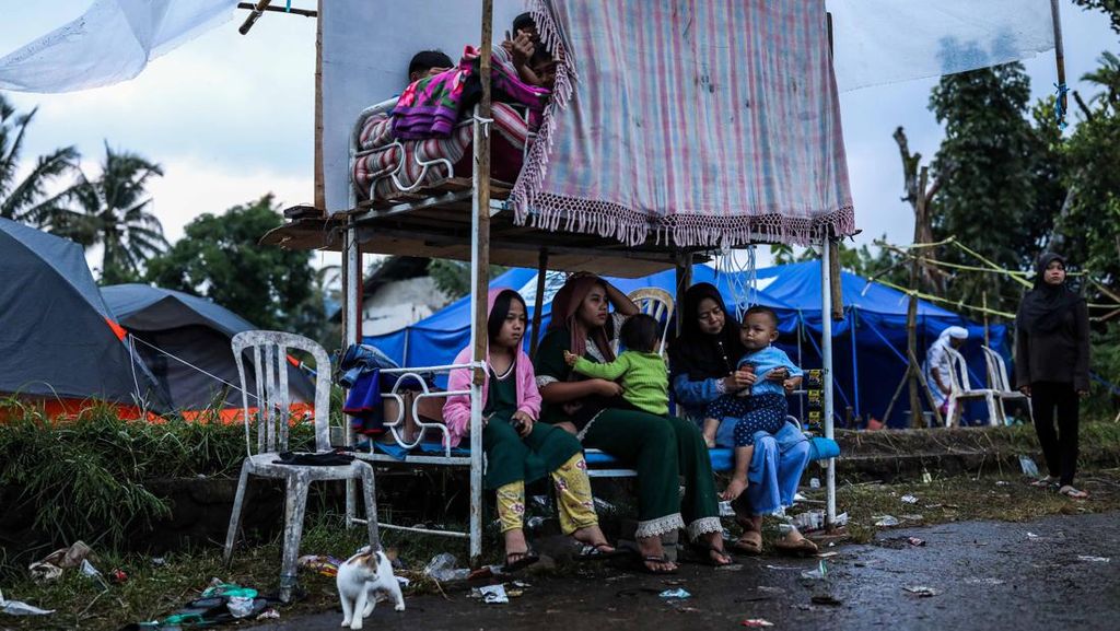Potret Pilu Warga Cianjur di Antara Sisa-sisa Keganasan Gempa
