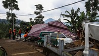 Selain itu hingga hari ke-delapan 11 warga masih dinyatakan hilang.  