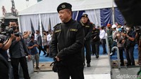 Brevet Hiu Kencana merupakan lambang kehormatan bagi Satuan Kapal Selam di TNI AL.