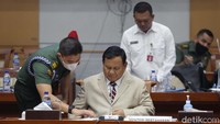 Raker tersebut beragendakan pembicaraan tingkat I dalam rangka pembahasan RUU tentang pengesahan persetujuan kerjasama bidang pertahanan antara pemerintah Indonesia dan Pemerintah Fiji. 