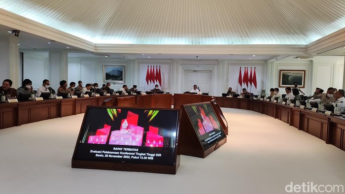 Presiden Jokowi kumpulkan menteri terkait KTT G20 Bali. (Marlinda Oktavia/detikcom).