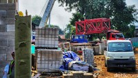 Rusun tersebut diperuntukkan bagi warga Kampung Walang yang terdampak pembangunan sodetan Kali Ancol ke Kali Ciliwung Lama.