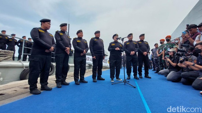 Puan Maharani usai menerima Brevet Penghormatan Hiu Kencana