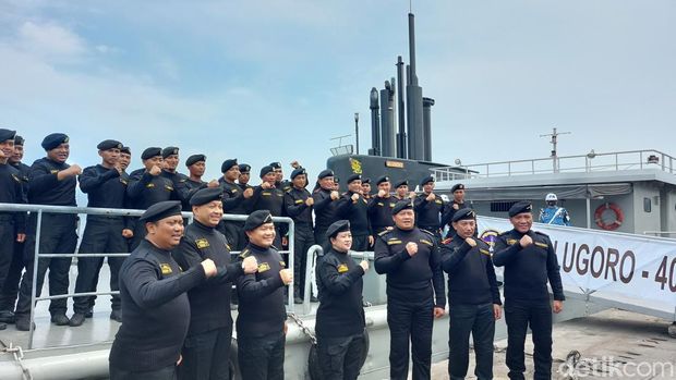 Puan Maharani usai menerima Brevet Penghormatan Hiu Kencana