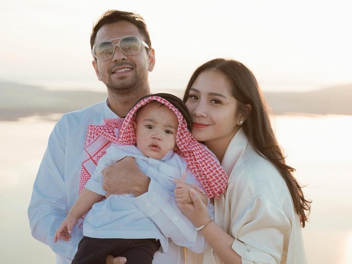 Raffi, Nagita, dan Rayyanza.