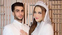 Influencer sekaligus penyanyi, Ratu Rizky Nabila resmi menikah lagi. Pria bernama Ibrahim Alhami resmi menikahkan mantan istri dari pesepak bola Alfath Fathier. Foto: Instagram/raturn