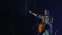 Terima kasih, maaf atas kejadian di panggung tadi, ujar vokalis Secondhand Serenade. Foto: Rifkianto Nugroho/detikcom