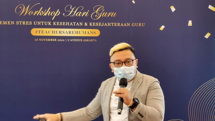 Sebarkan Semangat dan Energi Positif Lewat Manajemen Stres Sampoerna School System memperingati Hari Guru dengan menggelar workshop