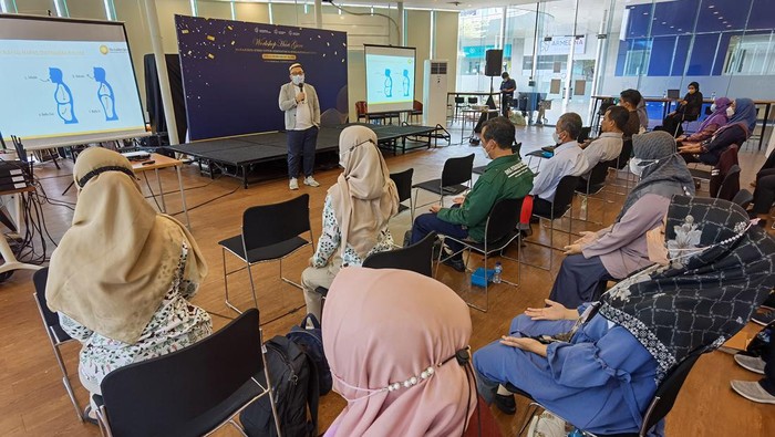 Sebarkan Semangat dan Energi Positif Lewat Manajemen Stres Sampoerna School System memperingati Hari Guru dengan menggelar workshop
