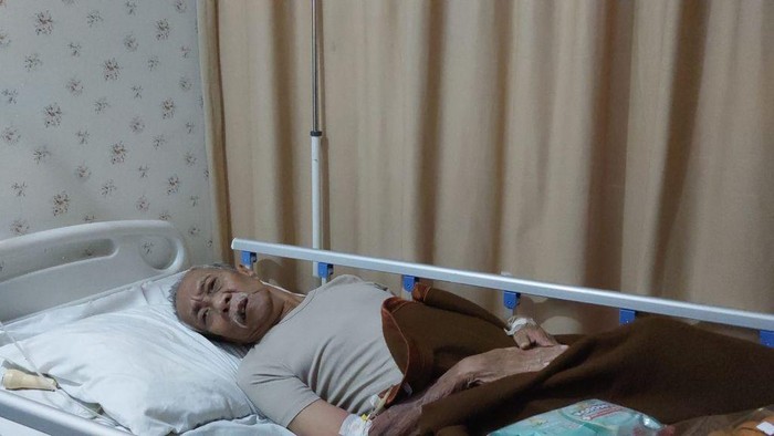 Abdul Hamid (Pak Ogah) di rawat inap di rumah sakit karena mengalami serangan stroke kedua. Mari bantu donasi di berbuatbaik.id untuk kesembuhan Pak Ogah.