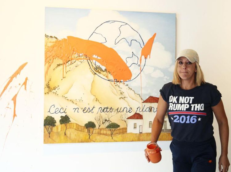 Seniman Ini Rusak Lukisannya, Sindir Aksi Aktivis Lingkungan