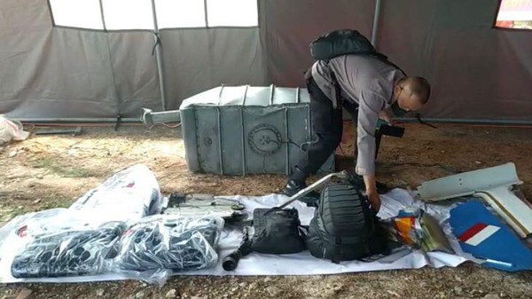 Penampakan Serpihan Helikopter Polri yang Jatuh di Belitung Timur