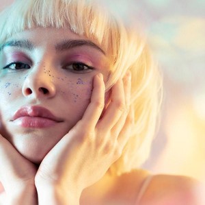 Intip Tren Makeup Y2K yang Lagi Booming, dari Ombre Lips-Heavy Blush