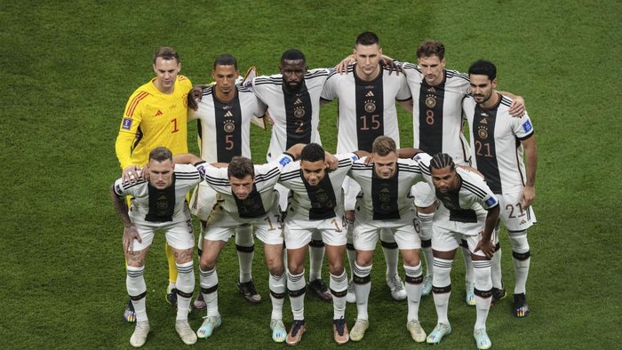 AL KHOR, QATAR - NOVEMBER 27: Players of Germany pose for a team photo during the FIFA World Cup Qatar 2022 Group E match between Spain and Germany at Al Bayt Stadium on November 27, 2022 in Al Khor, Qatar. (Photo by Ercin Erturk/Anadolu Agency via Getty Images)