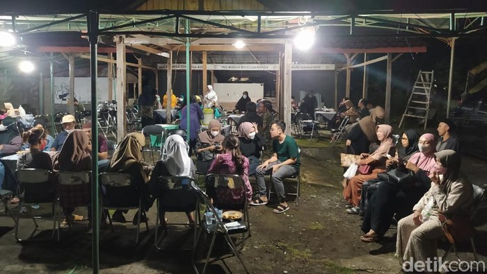 Suasana rumah duka tiga orang sekeluarga tewas di Mertoyudan, Magelang, Senin (28/11/2022) petang.