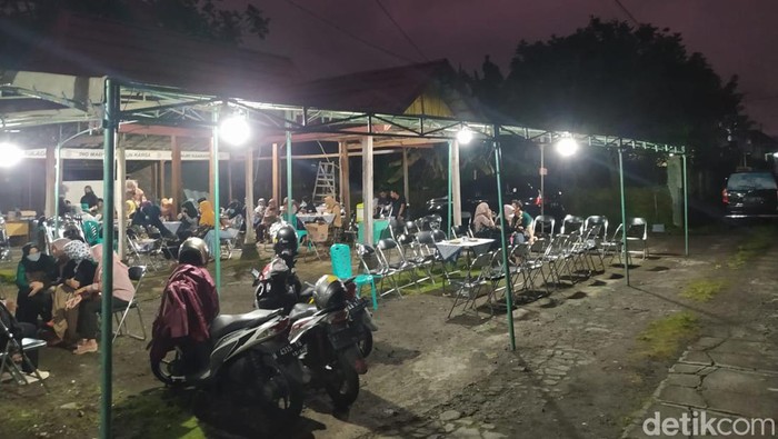 Suasana rumah duka tiga orang sekeluarga tewas di Mertoyudan, Magelang, Senin (28/11/2022) petang.