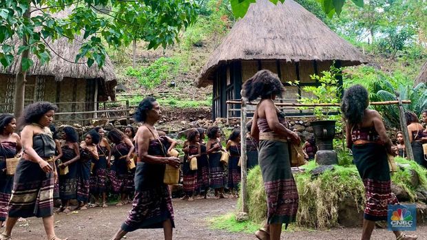 Suku Abui yang mendiami wilayah Pulau Alor di Nusa Tenggara Timur. (CNBC Indonesia/ Maikel Jefriando)