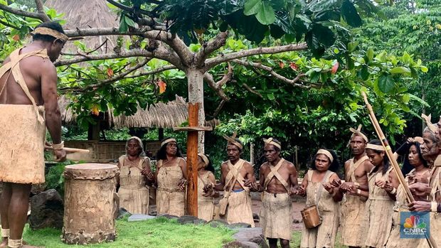 Suku Kabola di Desa Wisata Kopidil, Kabupaten Alor, Nusa Tenggara Timur.  (CNBC Indonesia/ Maikel Jefriando)