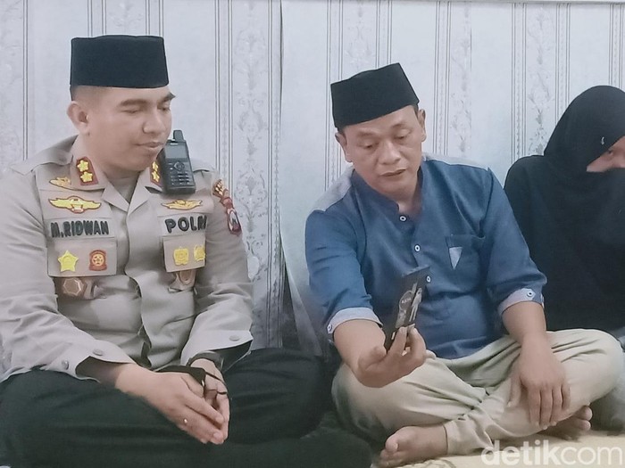 Suyanto ayah dari Bripda Muhammad Khoirul Anam, korban helikopter Polri yang hilang kontak di Babel