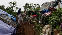 Hingga hari ke-delapan, 11 warga masih dinyatakan hilang.