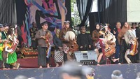 Sejarah Jaran Kepang Temanggung sudah ada sejak tahun 1903 berdasarkan dokumen sejarah Belanda di wilayah lereng Gunung Sumbing. Menurut cerita sesepuh di sana, kesenian Jaran Kepang biasa dimainkan para petani tembakau dan kopi sebagai wujud suka cita karena panen. Sulistyono Wahyono (Kabupaten Temanggung)