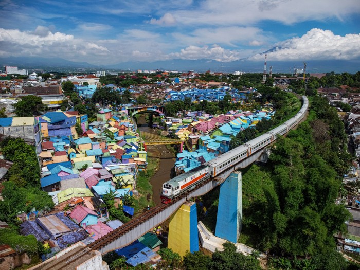 Tempat wisata yang dekat dengan stasiun kereta api.
