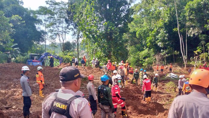 Tim Gabungan Cari Korban Hilang Akibat Gempa Cianjur