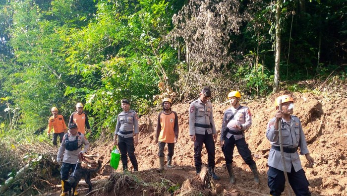 Tim Gabungan Cari Korban Hilang Akibat Gempa Cianjur