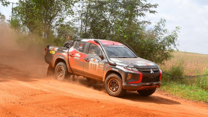 Tim Mitsubishi Ralliart berpartisipasi di kompetisi AXCR 2022