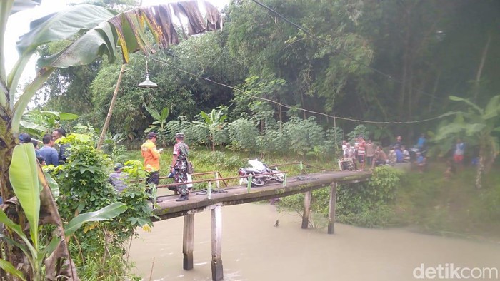 TKP warga terpeleset ke sungai di Pangandaran