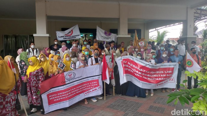 Tolak Omnibus Law, Organisasi Profesi Kesehatan di Lamongan Turun Jalan