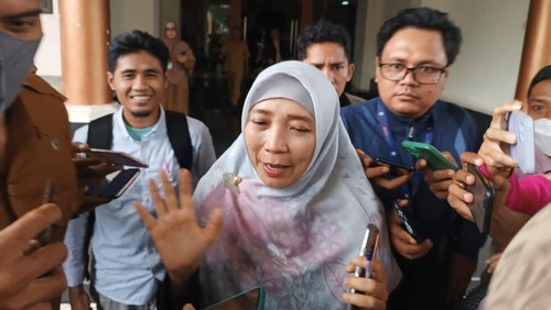 Wakil Gubernur Nusa Tenggara Barat Sitti Rohmi Djalilah usai rapat paripurna di Kantor DPRD NTB, Senin (28/11/2022). (Foto: Ahmad Viqi/detikBali)