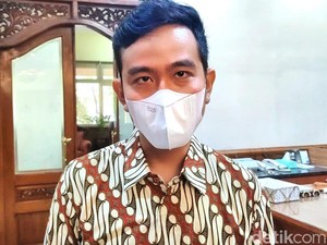 Selvi Sebut Gibran Koleksi Kaus Adam Inul hingga King Nassar