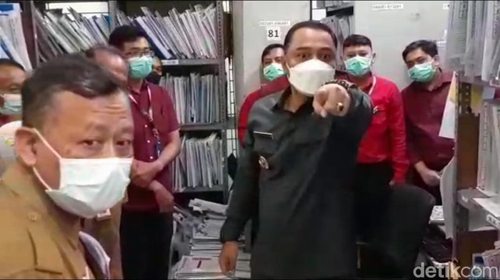 Wali Kota Surabaya Eri Cahyadi saat sidak ke RSUD dr Soewandhie