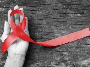 Viral Ditolak Dokter Gigi karena HIV, Perlu Nggak Sih Open Status saat Periksa?
