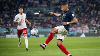 Selain lari, Mbappe juga melakukan workout alias latihan beban. Tak hanya untuk kekuatan kaki, tetapi juga bagian tubuh atas termasuk dada dan perut. (Foto: Corbis via Getty Images/Stefan Matzke - sampics)