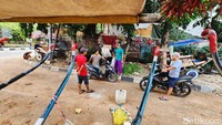 Pada hari kerja, andong wisata terpaksa beroperasi atau narik di kawasan perumahan dengan menyasar penumpang anak-anak. 