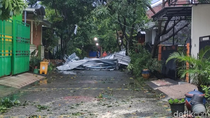 angin kencang sidoarjo